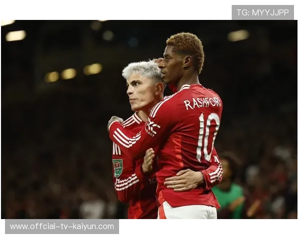 曼联冬季转会窗口操作频繁，目标引进新援提升整体水平，曼联转会夏季