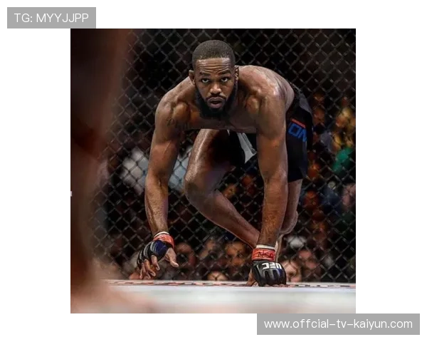 UFC拳手怒吼逼得对手后退——力量与心理的极致较量 UFC拳手怒吼逼得对手后退——力量与心理的极致较量