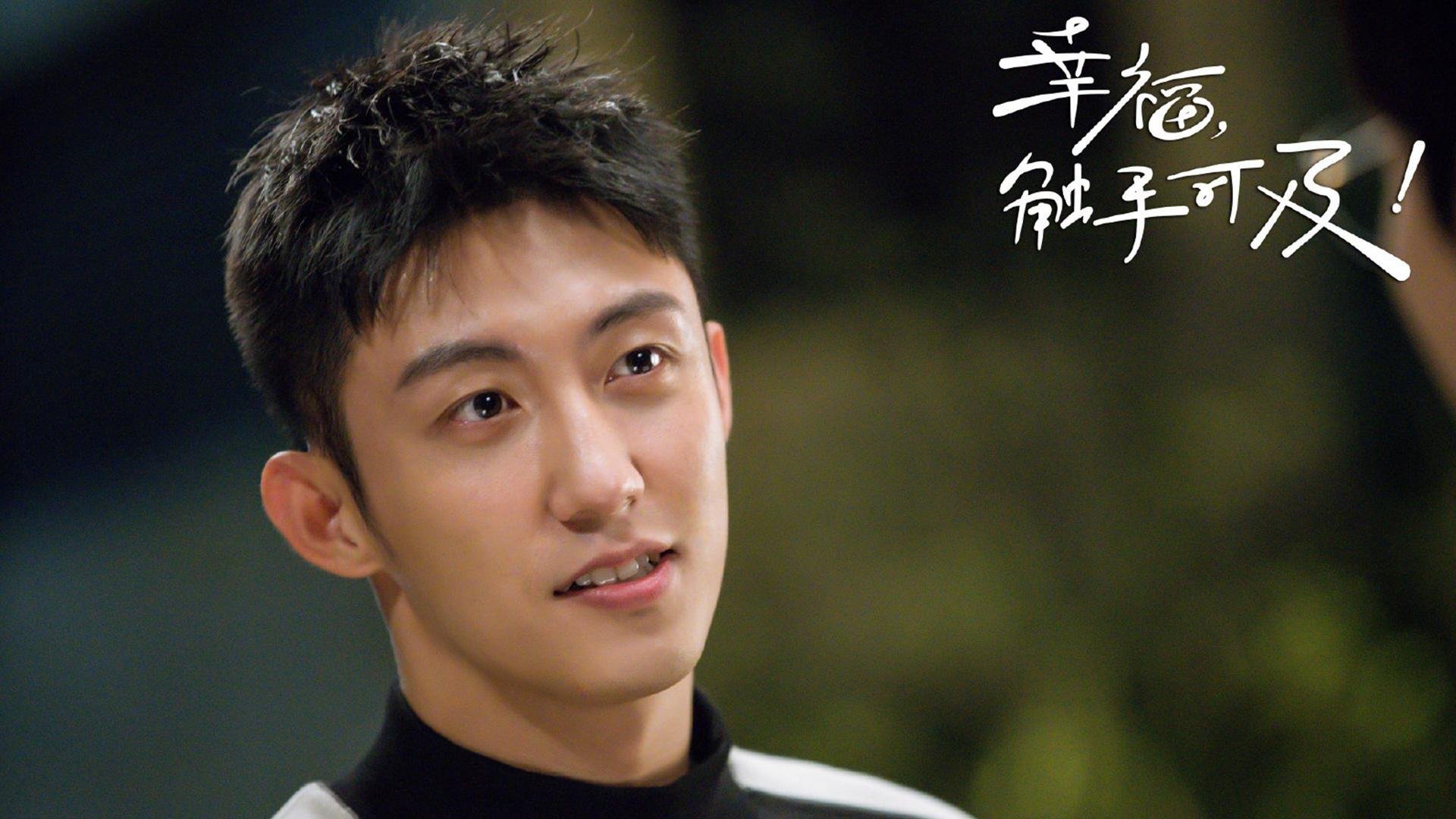 开云体育链接-足球运动员参加公益跑活动,助力全民健身宣传,足球运动员宣传照